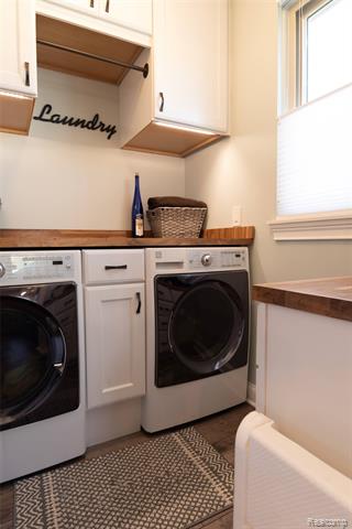 Builiding view forty nine for 15861 Humphrey, Southgate, MI. 48195