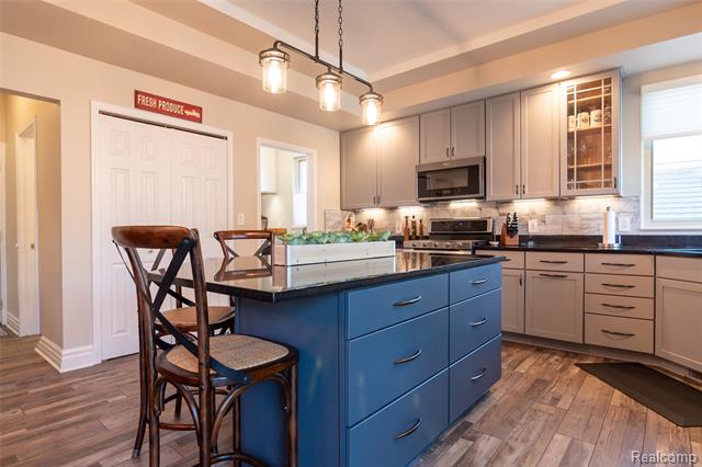 Builiding view forty one for 15861 Humphrey, Southgate, MI. 48195