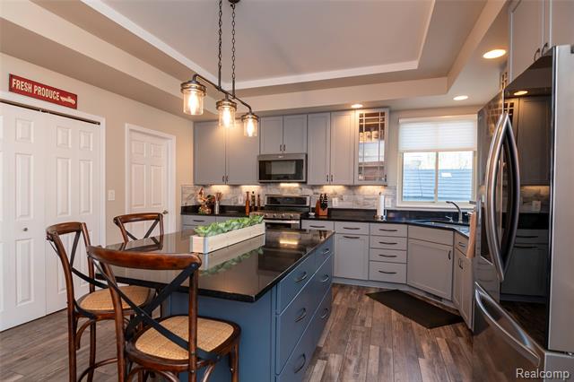 Builiding view forty seven for 15861 Humphrey, Southgate, MI. 48195