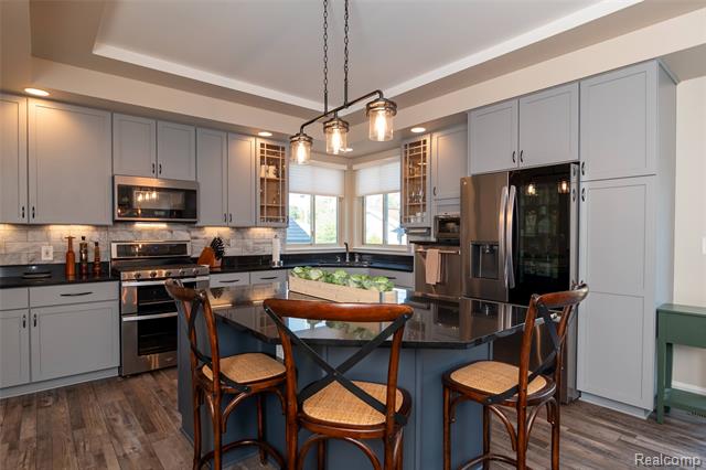 Builiding view forty six for 15861 Humphrey, Southgate, MI. 48195