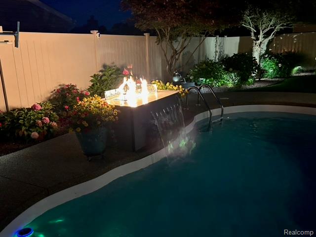 Builiding view ninety for 15861 Humphrey, Southgate, MI. 48195