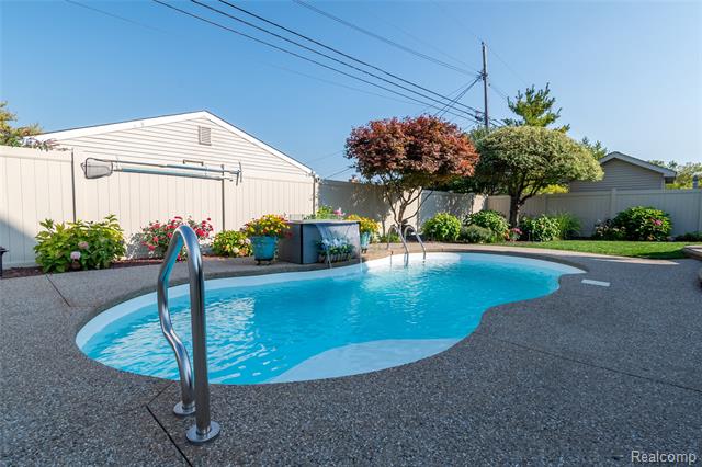 Builiding view seventy eight for 15861 Humphrey, Southgate, MI. 48195