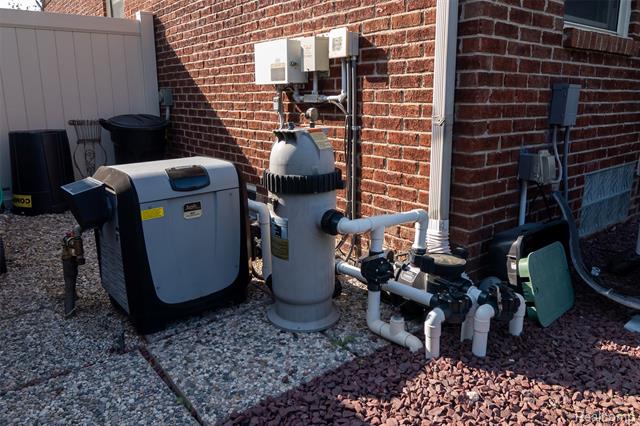 Builiding view seventy four for 15861 Humphrey, Southgate, MI. 48195