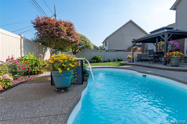 Builiding view seventy nine for 15861 Humphrey, Southgate, MI. 48195