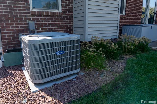 Builiding view seventy three for 15861 Humphrey, Southgate, MI. 48195