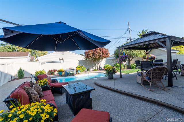 Builiding view seventy two for 15861 Humphrey, Southgate, MI. 48195