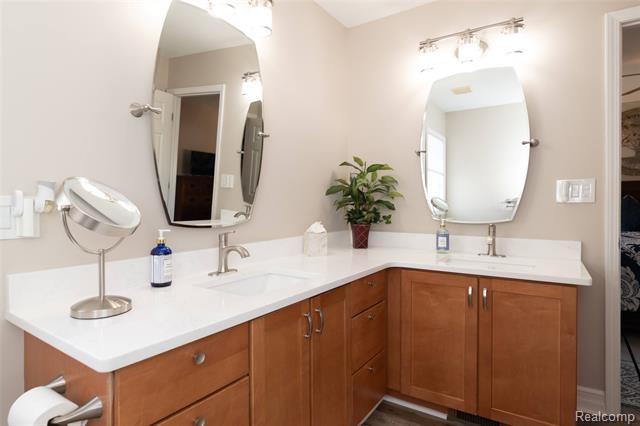 Builiding view sixteen for 15861 Humphrey, Southgate, MI. 48195