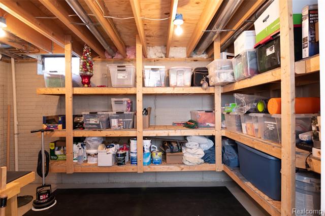 Builiding view sixty two for 15861 Humphrey, Southgate, MI. 48195