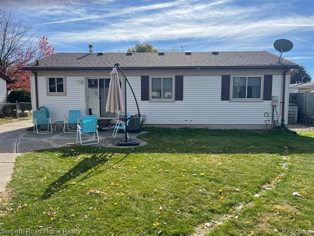 Builiding view sixteen for 30286 Kipling, Romulus, MI. 48174