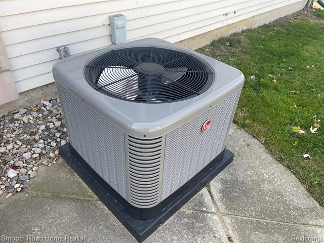 Builiding view thirteen for 30286 Kipling, Romulus, MI. 48174