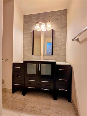 Builiding view eight for 15700 Oakbrook, Romulus, MI. 48174