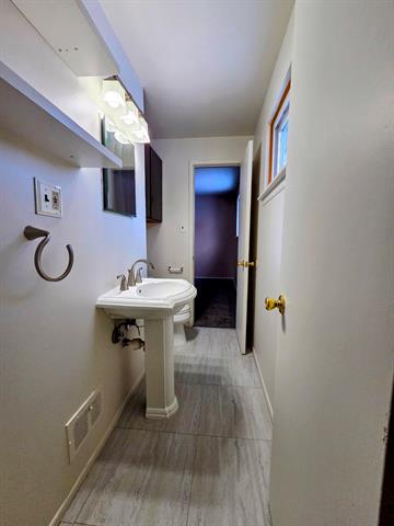 Builiding view fifteen for 15700 Oakbrook, Romulus, MI. 48174