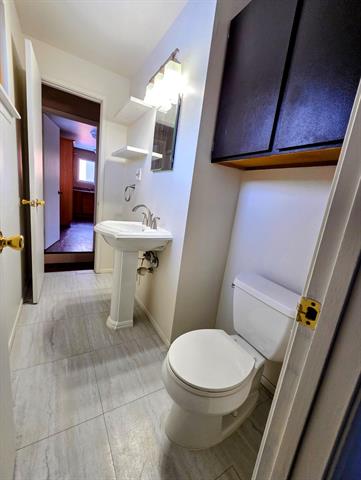 Builiding view fourteen for 15700 Oakbrook, Romulus, MI. 48174