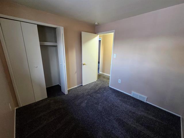 Builiding view ten for 15700 Oakbrook, Romulus, MI. 48174