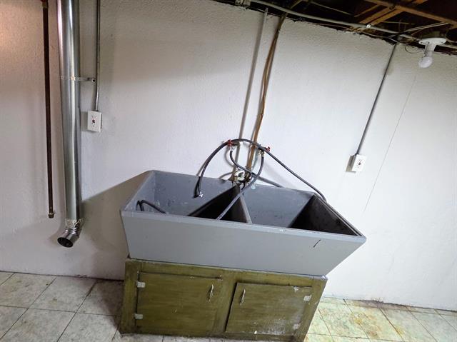 Builiding view twenty one for 15700 Oakbrook, Romulus, MI. 48174