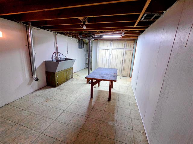 Builiding view twenty for 15700 Oakbrook, Romulus, MI. 48174