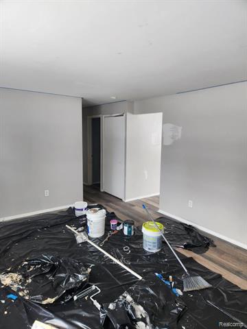 Builiding view eight for 15587 Oakbrook, Romulus, MI. 48174