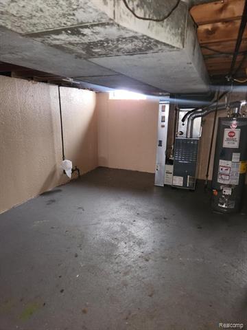 Builiding view eighteen for 15587 Oakbrook, Romulus, MI. 48174