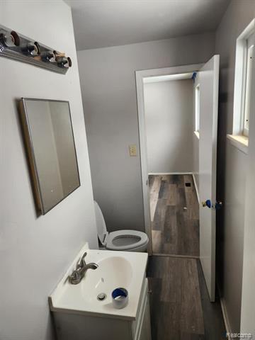 Builiding view eleven for 15587 Oakbrook, Romulus, MI. 48174