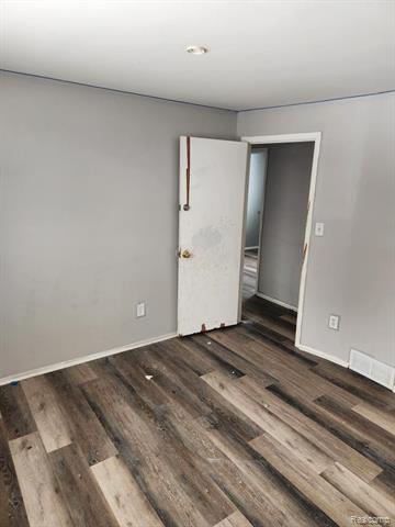 Builiding view five for 15587 Oakbrook, Romulus, MI. 48174