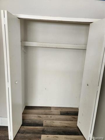 Builiding view four for 15587 Oakbrook, Romulus, MI. 48174