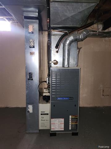 Builiding view fourteen for 15587 Oakbrook, Romulus, MI. 48174