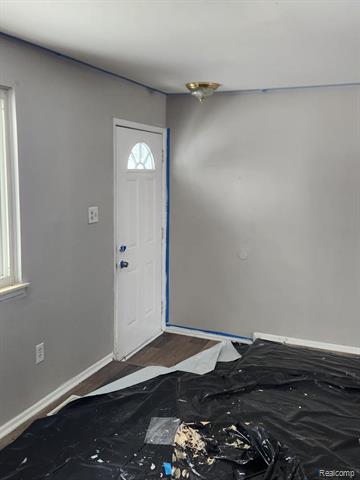 Builiding view nine for 15587 Oakbrook, Romulus, MI. 48174