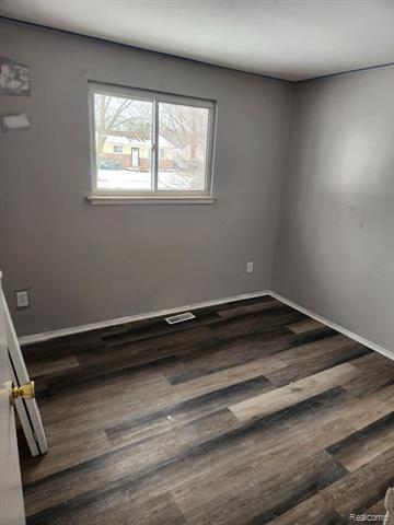 Builiding view one for 15587 Oakbrook, Romulus, MI. 48174