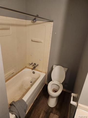 Builiding view seven for 15587 Oakbrook, Romulus, MI. 48174