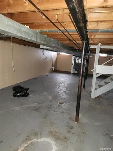 Builiding view seventeen for 15587 Oakbrook, Romulus, MI. 48174