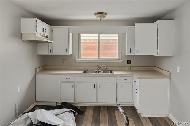 Builiding view six for 15587 Oakbrook, Romulus, MI. 48174