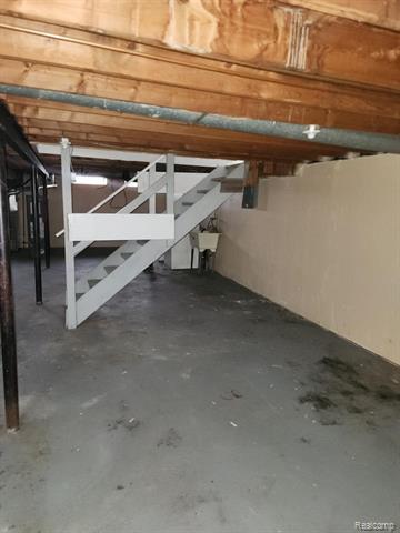 Builiding view sixteen for 15587 Oakbrook, Romulus, MI. 48174