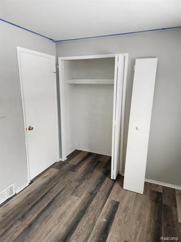 Builiding view three for 15587 Oakbrook, Romulus, MI. 48174