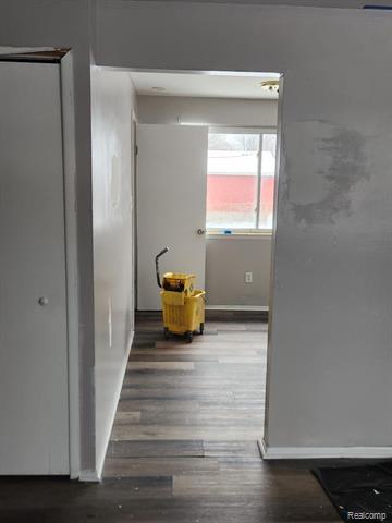 Builiding view twelve for 15587 Oakbrook, Romulus, MI. 48174