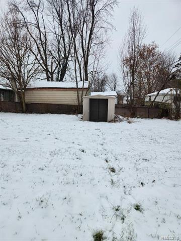 Builiding view twenty five for 15587 Oakbrook, Romulus, MI. 48174