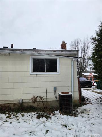 Builiding view twenty one for 15587 Oakbrook, Romulus, MI. 48174