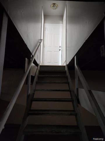 Builiding view twenty seven for 15587 Oakbrook, Romulus, MI. 48174