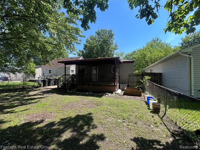 Builiding view fifteen for 15714 Mc Guire, Taylor, MI. 48180