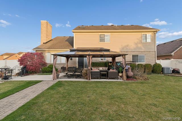 Builiding view fifty five for 15558 Applewood Lane, Southgate, MI. 48195