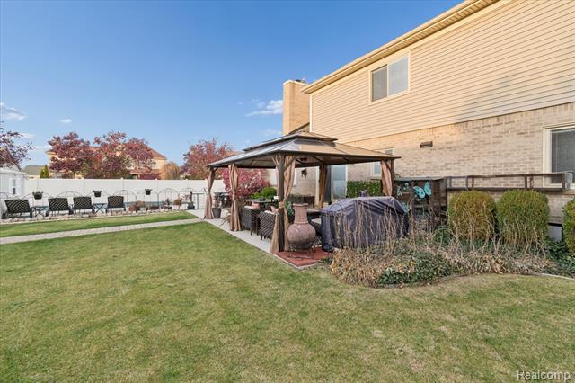 Builiding view fifty one for 15558 Applewood Lane, Southgate, MI. 48195