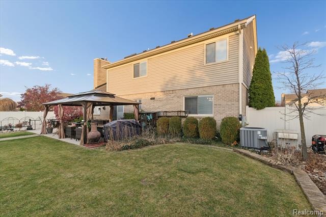 Builiding view fifty six for 15558 Applewood Lane, Southgate, MI. 48195