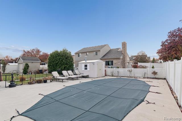 Builiding view fifty two for 15558 Applewood Lane, Southgate, MI. 48195