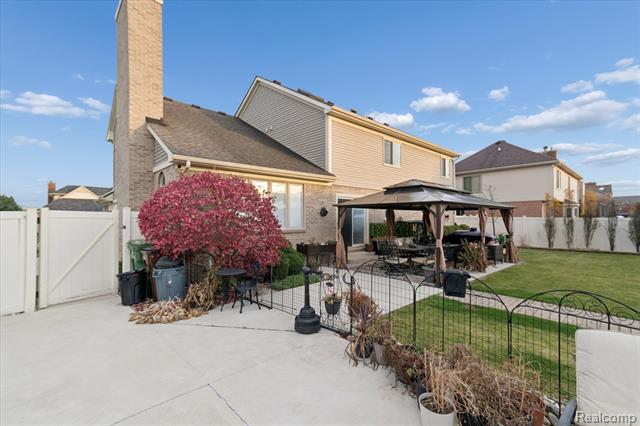 Builiding view fifty for 15558 Applewood Lane, Southgate, MI. 48195