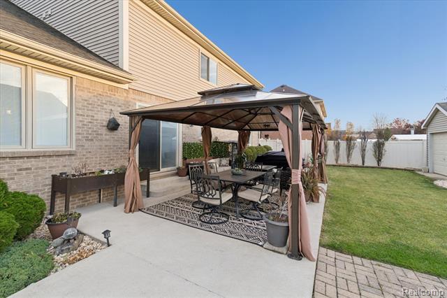 Builiding view forty eight for 15558 Applewood Lane, Southgate, MI. 48195