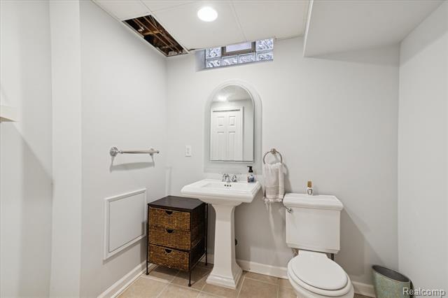 Builiding view forty seven for 15558 Applewood Lane, Southgate, MI. 48195