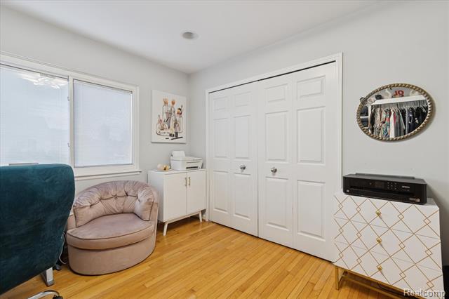 Builiding view forty for 15558 Applewood Lane, Southgate, MI. 48195