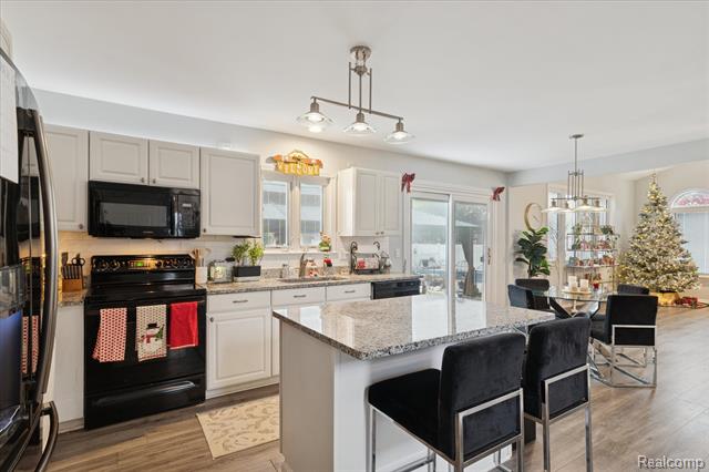 Builiding view fourteen for 15558 Applewood Lane, Southgate, MI. 48195