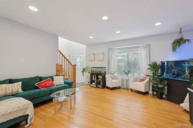 Builiding view nine for 15558 Applewood Lane, Southgate, MI. 48195