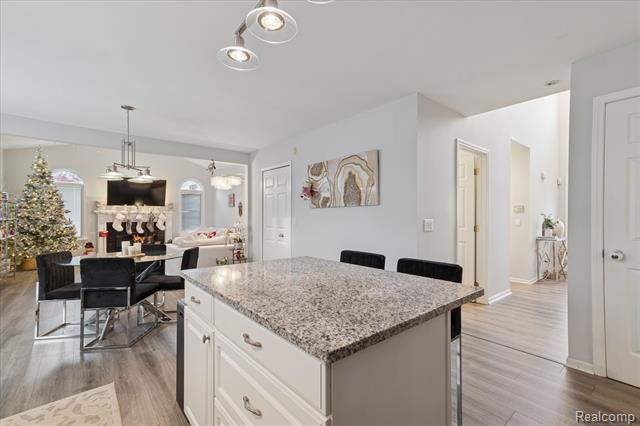 Builiding view seventeen for 15558 Applewood Lane, Southgate, MI. 48195