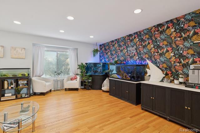 Builiding view ten for 15558 Applewood Lane, Southgate, MI. 48195